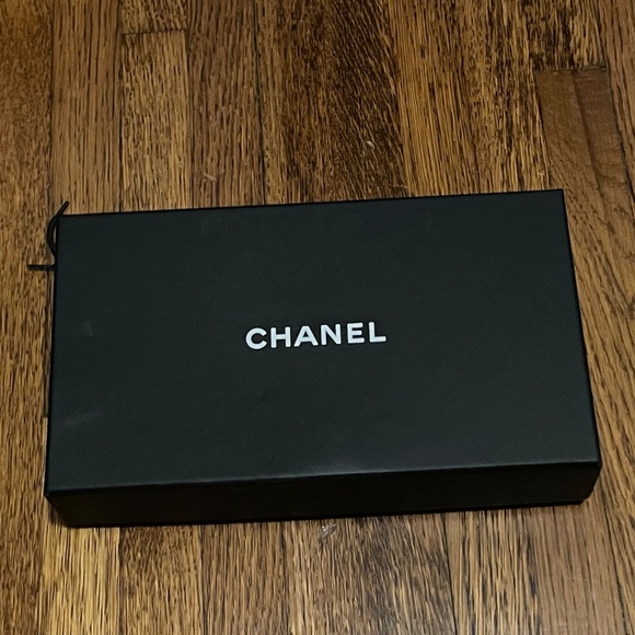 NWT CHANEL CLASSIC QUILTED BLACK CAVIAR LEATHER ZIPPER TOP WALLET - Picture 4 of 9